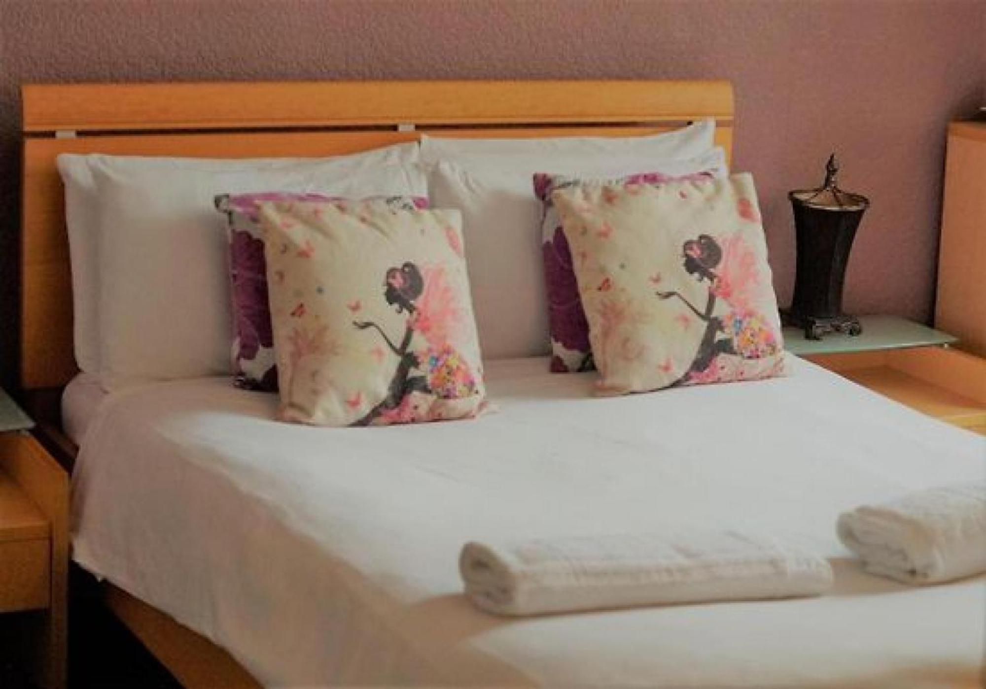 The Waterfront Townhouse Accommodation Кілкенні Екстер'єр фото